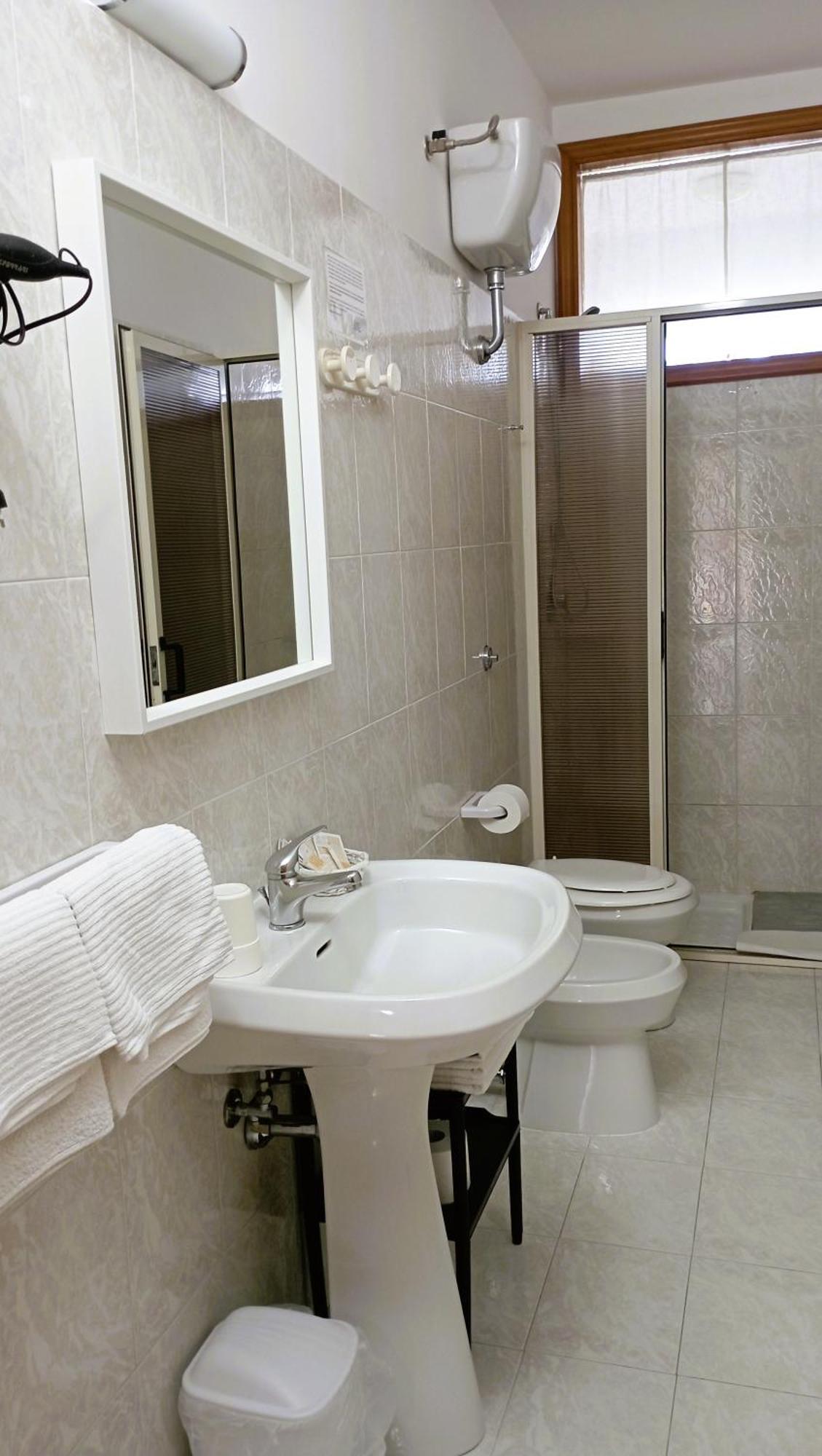 Hotel Residence Villa Ascoli 비에스테 외부 사진